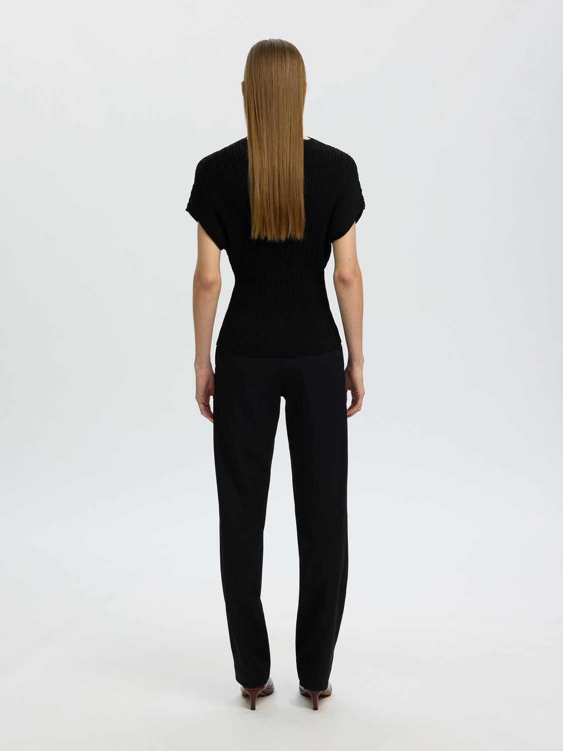 model_shot-back